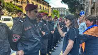 «Революция» в Армении может быть выгодна сейчас только Путину